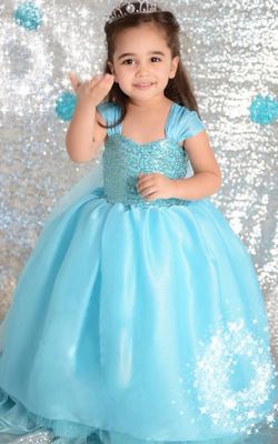 F68002 Gorgeous Elsa Gown